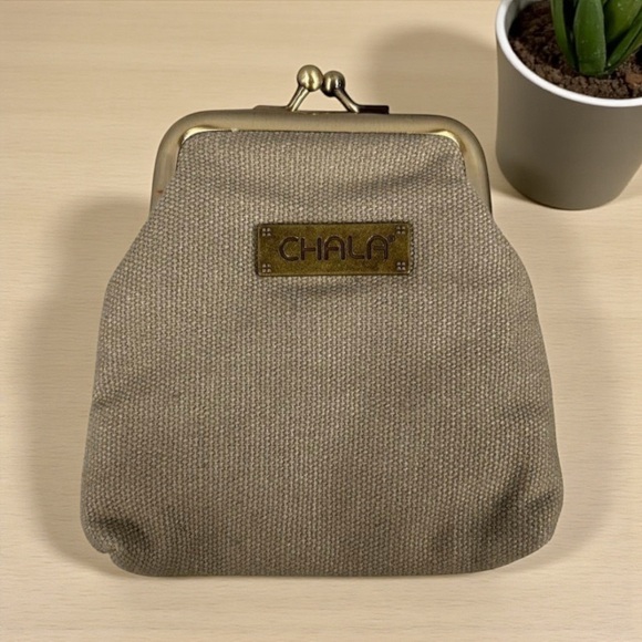 Chala Tan and Brown Kiss Lock Owl Coin Purse with Goldtone Frame EUC - Picture 3 of 13